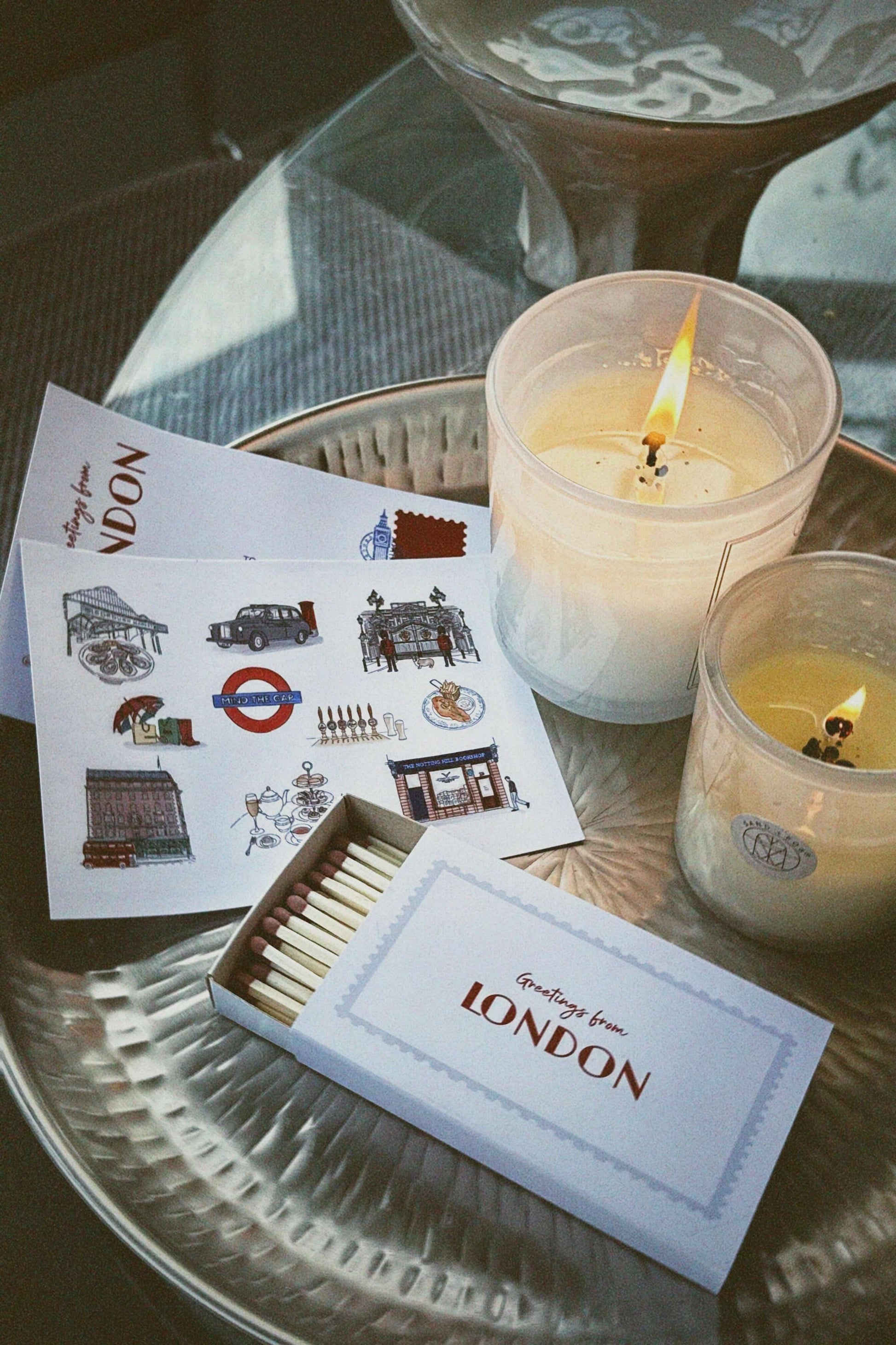 Limited Edition — The Laldie × London Discover London through design and detail, with this special collector’s edition celebrating the soul of the city. What’s included: 10 custom-designed matchboxes with coloured tips 1 large-format matchbox 1 compliment